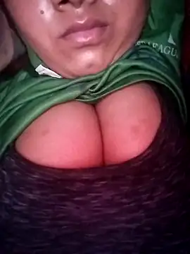 Snapshot of pihuu1313 chatting on May 15, 2026, 9:22 pm pihuu1313 online show from May 15, 2026, 9:22 pm