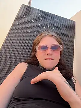 FionaMurr online show from December 22, 2025, 2:19 am