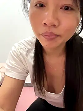 Snapshot of cmvoo chatting on December 18, 2025, 11:22 pm cmvoo online show from December 18, 2025, 11:22 pm