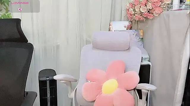 Snapshot of Yvonne-07 chatting on March 2, 2026, 1:51 pm Yvonne-07 online show from March 2, 2026, 1:51 pm