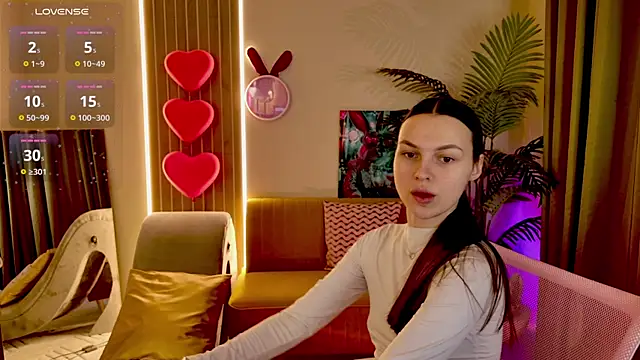 MaxinCarroll online show from April 8, 2026, 10:04 am