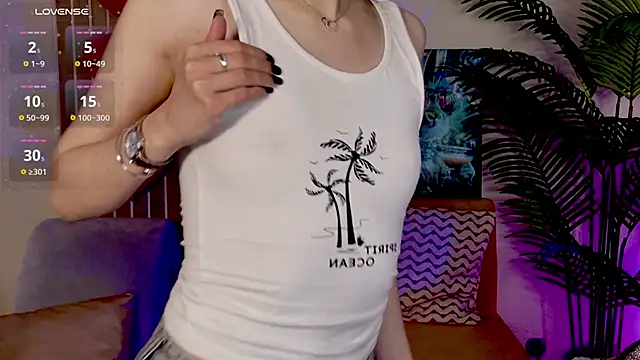 Snapshot of MaxinCarroll chatting on April 21, 2026, 10:43 am MaxinCarroll online show from April 21, 2026, 10:43 am