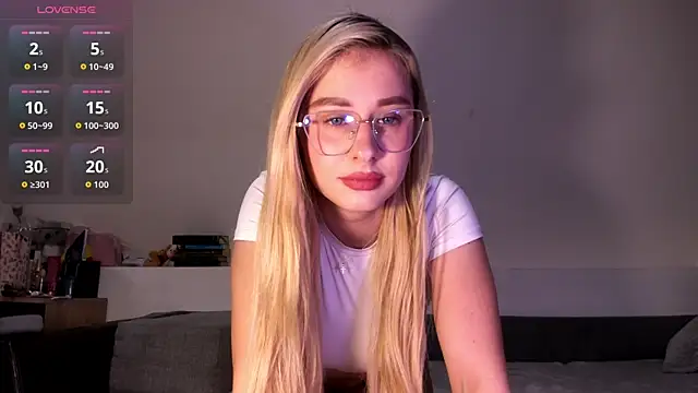 Snapshot of JessyyJ chatting on December 16, 2025, 8:14 pm JessyyJ online show from December 16, 2025, 8:14 pm