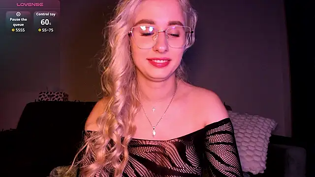 Snapshot of JessyyJ chatting on February 3, 2026, 8:25 pm JessyyJ online show from February 3, 2026, 8:25 pm