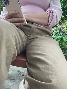 Snapshot of Yumi69 chatting on March 11, 2026, 9:04 am Yumi69 online show from March 11, 2026, 9:04 am