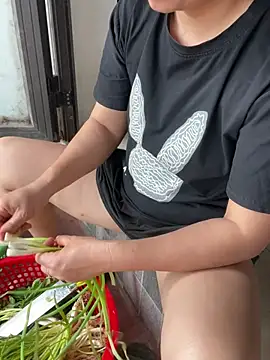 Snapshot of Yumi69 chatting on March 31, 2026, 1:29 am Yumi69 online show from March 31, 2026, 1:29 am