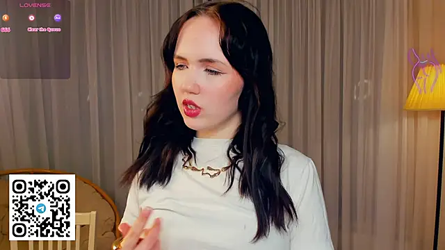 LenaKurpiel online show from January 9, 2026, 6:53 pm