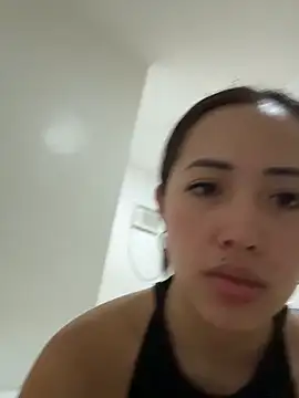 Snapshot of Serena_reinaa chatting on December 23, 2025, 9:51 am Serena reinaa online show from December 23, 2025, 9:51 am