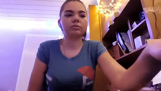 Snapshot of Mona_Slearys chatting on December 20, 2025, 2:18 am Mona Slearys online show from December 20, 2025, 2:18 am