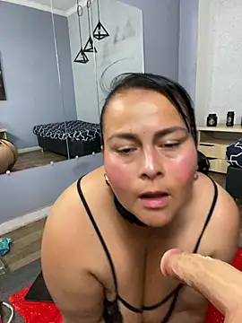 Snapshot of SayMarLuna chatting on February 11, 2026, 9:09 pm SayMarLuna online show from February 11, 2026, 9:09 pm