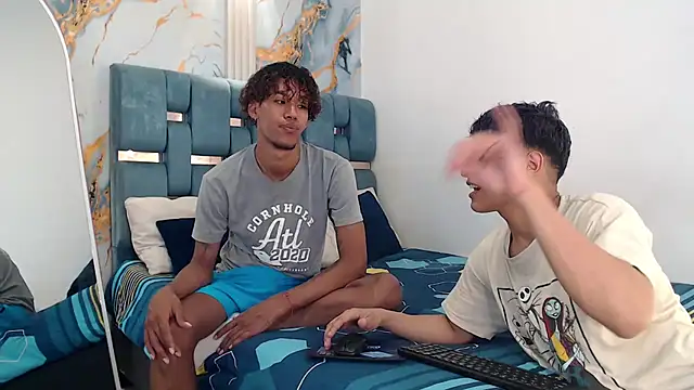 Snapshot of YOUNG_GUYS1 chatting on February 10, 2026, 1:21 am YOUNG GUYS1 online show from February 10, 2026, 1:21 am