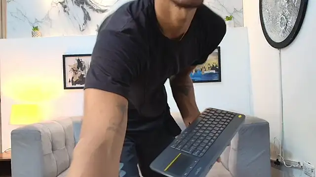 Snapshot of YOUNG_GUYS1 chatting on February 13, 2026, 1:23 am YOUNG GUYS1 online show from February 13, 2026, 1:23 am