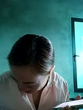 little-effy online show from December 15, 2025, 5:12 am