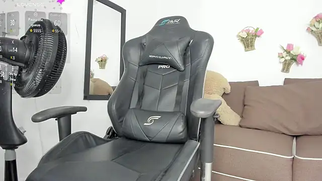 Snapshot of Darele_ chatting on January 7, 2026, 6:21 pm Darele online show from January 7, 2026, 6:21 pm