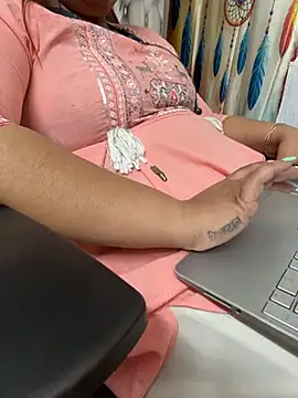 butterflyslay online show from March 13, 2026, 4:41 am