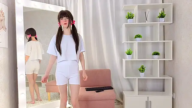 ViollaBloom online show from February 10, 2026, 8:46 pm