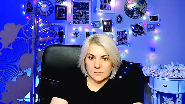 EvaEvals online show from December 17, 2025, 8:09 am