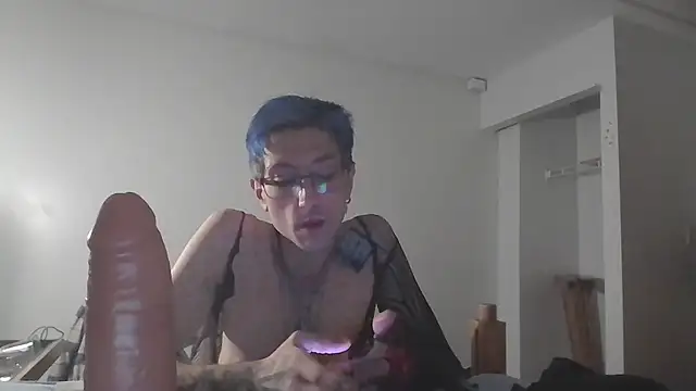 Snapshot of AskAveryAnything chatting on December 16, 2025, 10:53 am AskAveryAnything online show from December 16, 2025, 10:53 am