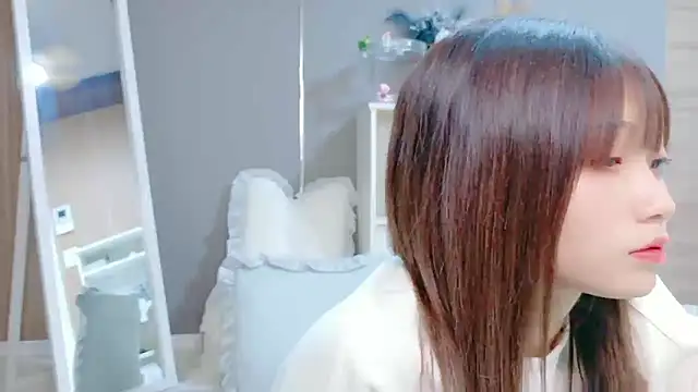 ayu-jpnk online show from December 14, 2025, 7:58 am