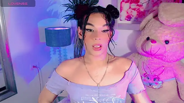 agathaferrer3 online show from December 21, 2025, 3:57 am