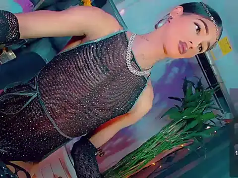 agathaferrer3 online show from April 18, 2026, 7:40 pm