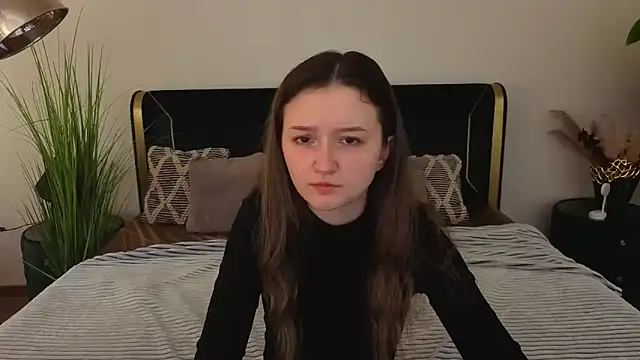 Snapshot of CyrenaLuxe chatting on March 21, 2026, 6:40 am CyrenaLuxe online show from March 21, 2026, 6:40 am