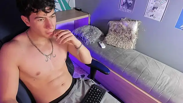 Snapshot of Criss_Adams chatting on January 7, 2026, 2:58 am Criss Adams online show from January 7, 2026, 2:58 am