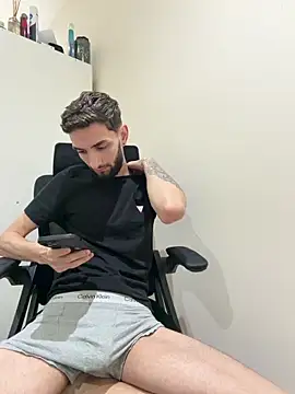 Juliann69Ramiro online show from February 26, 2026, 9:25 pm