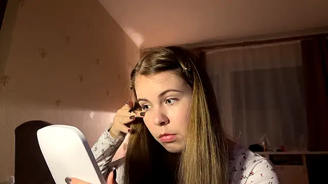 MaevAmy online show from December 17, 2025, 2:45 pm