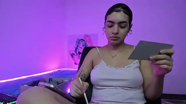 Snapshot of kari-10 chatting on December 20, 2025, 1:29 pm kari-10 online show from December 20, 2025, 1:29 pm