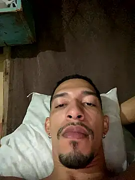 Snapshot of rocchw chatting on January 8, 2026, 4:42 pm rocchw online show from January 8, 2026, 4:42 pm