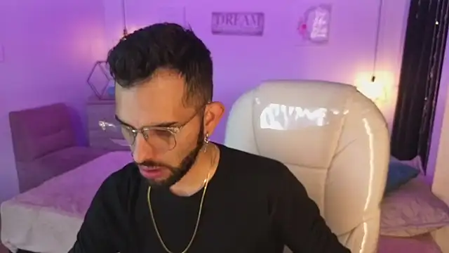 annie and ryan online show from December 18, 2025, 4:18 am