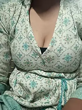 Snapshot of teena-11 chatting on January 15, 2026, 5:56 am teena-11 online show from January 15, 2026, 5:56 am