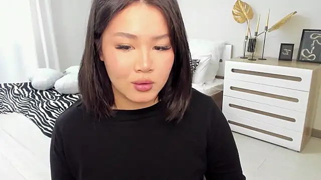 Brunette Charm online show from March 8, 2026, 11:14 am