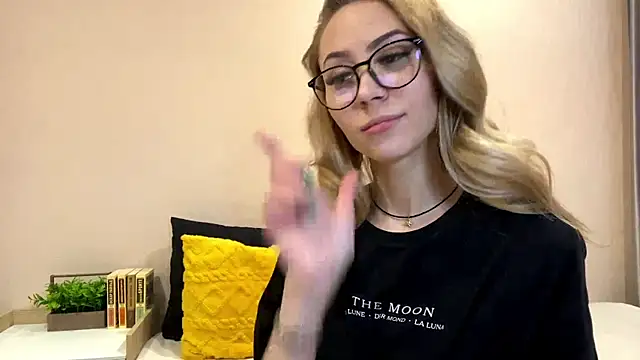 sun under skyy online show from December 18, 2025, 10:21 am