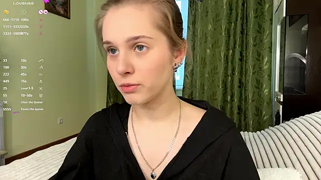 Snapshot of MiaBlanko chatting on January 6, 2026, 9:35 am MiaBlanko online show from January 6, 2026, 9:35 am