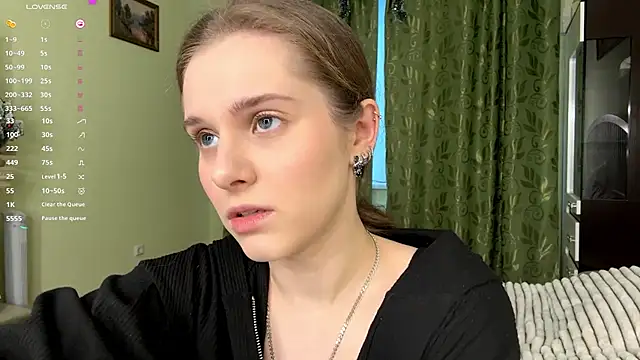 Snapshot of MiaBlanko chatting on January 9, 2026, 8:17 am MiaBlanko online show from January 9, 2026, 8:17 am