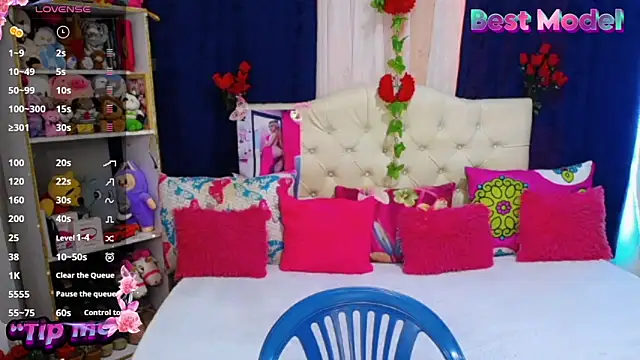 Snapshot of golden_girl01 chatting on June 17, 2026, 8:43 pm golden girl01 online show from June 17, 2026, 8:43 pm