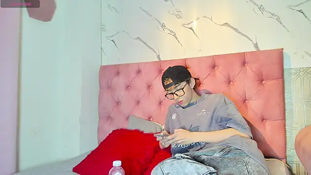 Snapshot of double_temptation2 chatting on December 17, 2025, 8:59 pm double temptation2 online show from December 17, 2025, 8:59 pm