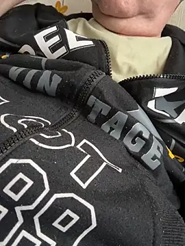 Snapshot of csikar chatting on December 21, 2025, 10:11 am csikar online show from December 21, 2025, 10:11 am