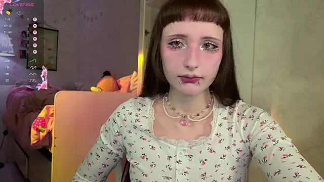 MiraJades online show from April 1, 2026, 10:07 pm