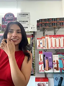 lunaluxury22 online show from January 13, 2026, 8:47 pm