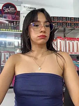 lunaluxury22 online show from February 1, 2026, 3:21 pm