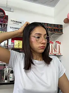 lunaluxury22 online show from March 5, 2026, 2:02 pm