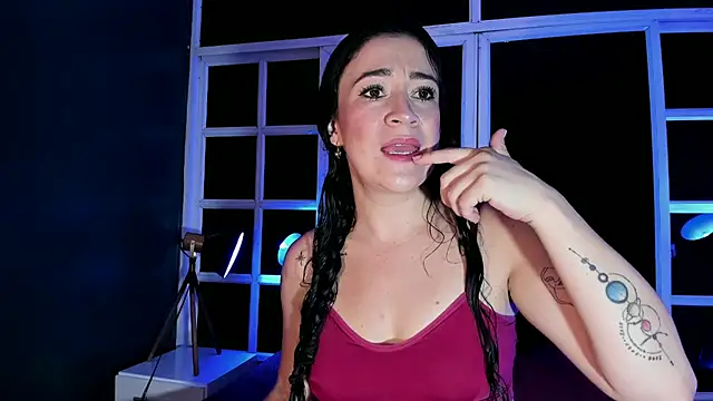 Victoria01  online show from April 13, 2026, 2:28 am