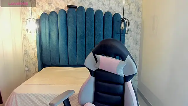 Snapshot of Lovely-martina chatting on December 16, 2025, 1:27 pm Lovely-martina online show from December 16, 2025, 1:27 pm