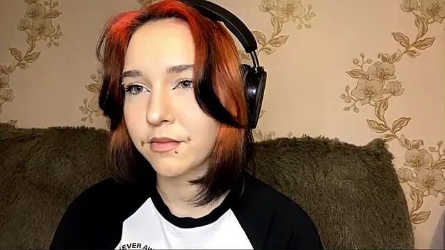 EmilyVeiro online show from February 6, 2026, 5:27 pm