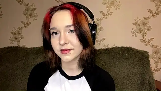 EmilyVeiro online show from March 4, 2026, 6:25 pm