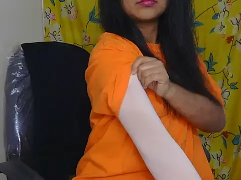 Cristina love69 online show from April 6, 2026, 12:39 pm