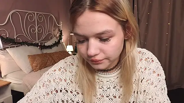 KianaVision online show from December 15, 2025, 5:44 am